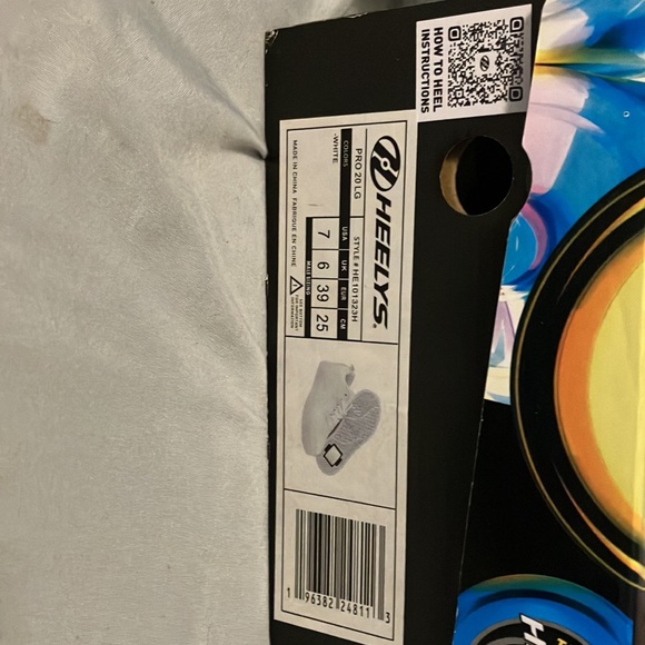 Heelys white size 7 youth - Picture 2 of 4